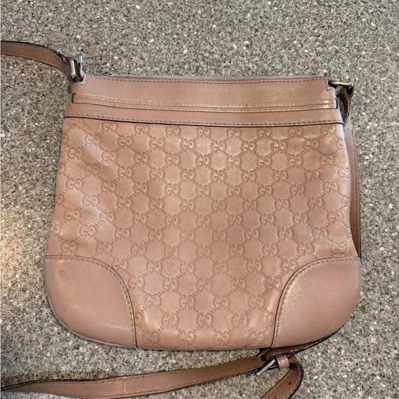Authentic Gucci Leather Crossbody Bag with Signature Pattern - Picture 4 of 4